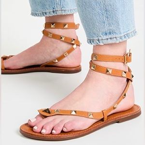 BRAND NEW - COURTNEY STUDS LEATHER SANDAL IN GOLDEN OCHRE